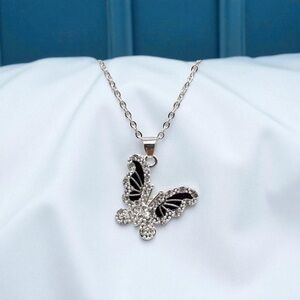 🔥 Clearance 🔥 Elegant Black and Silver Color Butterfly Pendant Necklace - NWOT